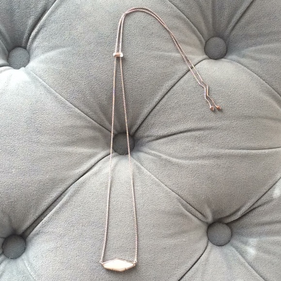 Kendra Scott Beth Necklace Iridescent White Agate - Picture 2 of 4